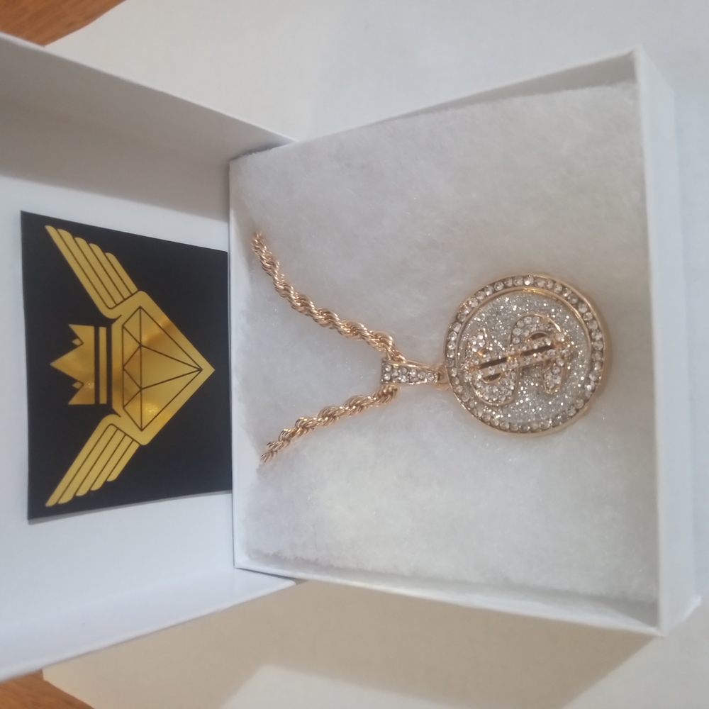 Elegant Gold and Silver Pendant Necklace